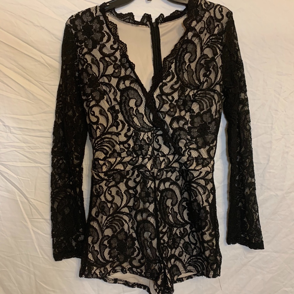 Blu Pepper Lace Romper